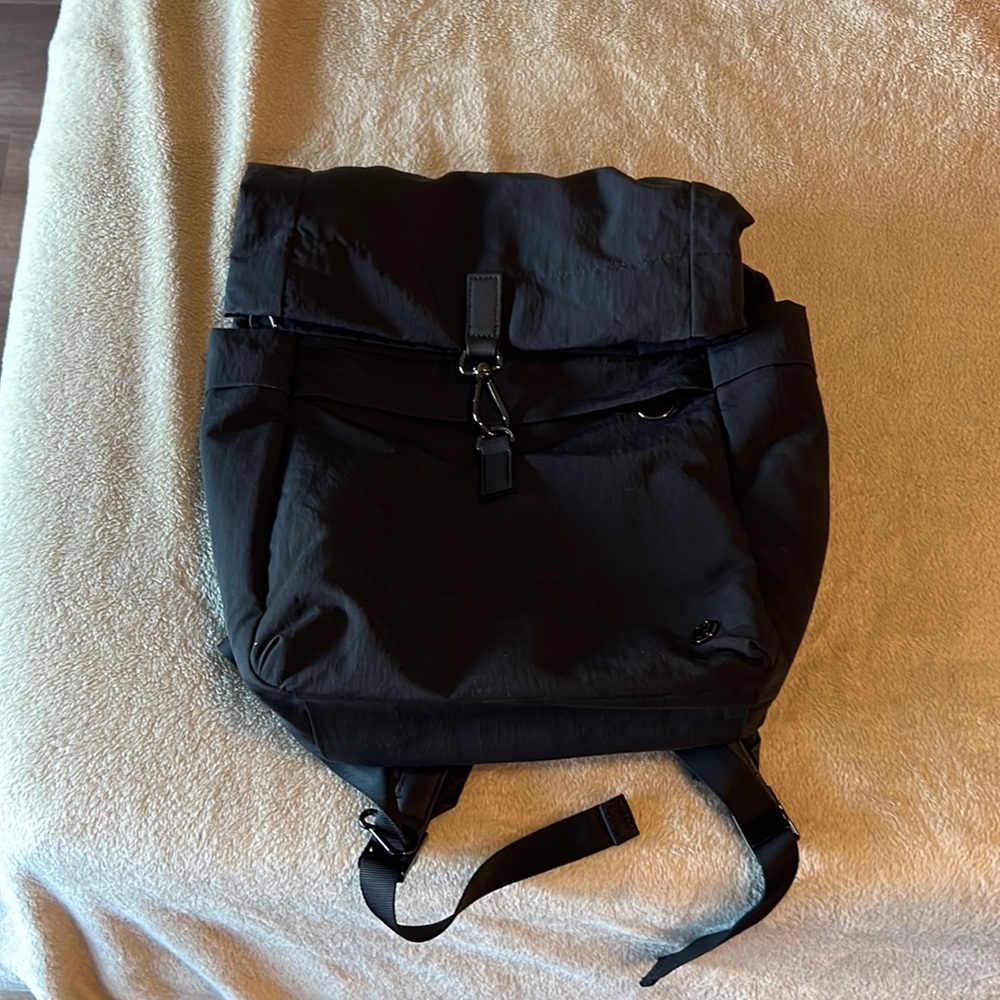 Lululemon cross paths rucksack